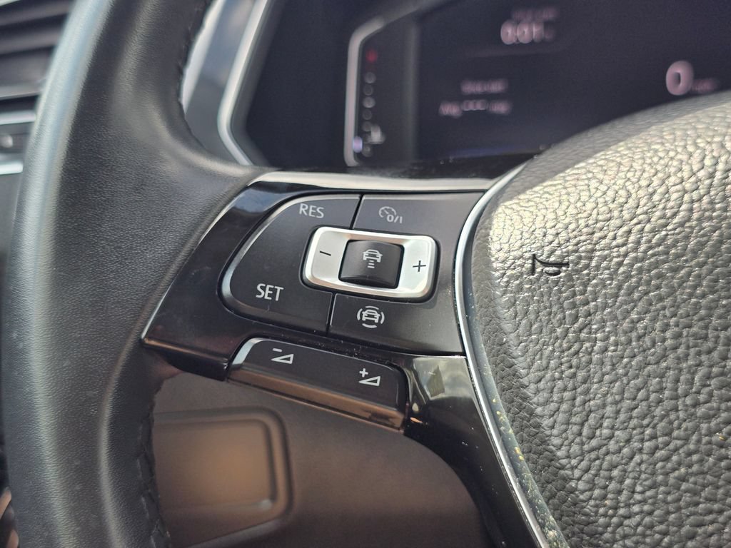 Used 2020 Volkswagen Tiguan SEL AWD/4WD image 33