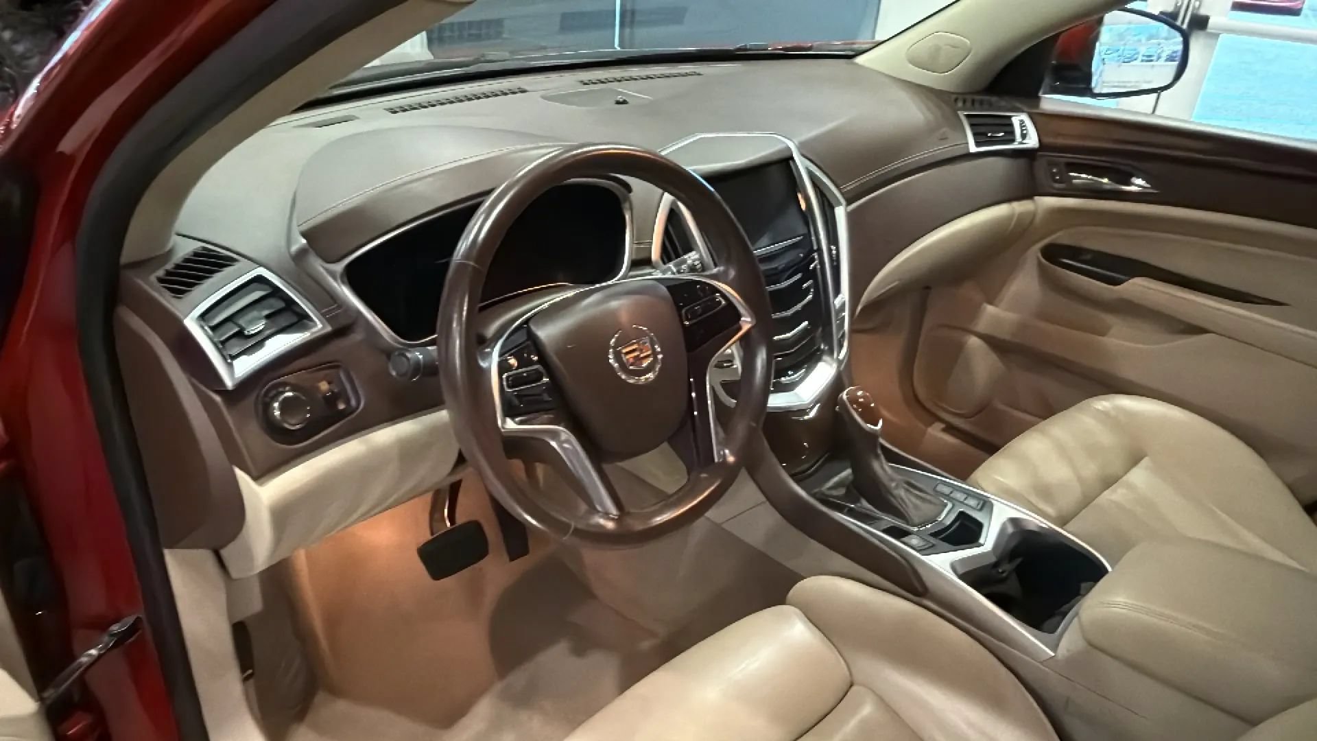 Used 2015 Cadillac SRX Luxury w/ Driver Awareness Package FWD image 18