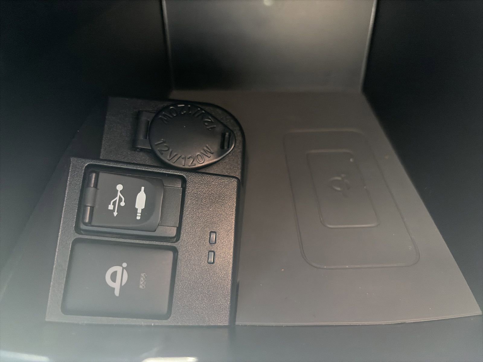 Used 2016 Toyota Camry SE FWD image 21