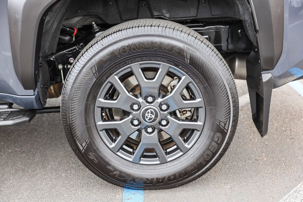 Certified 2025 Toyota 4Runner SR5 AWD/4WD image 28