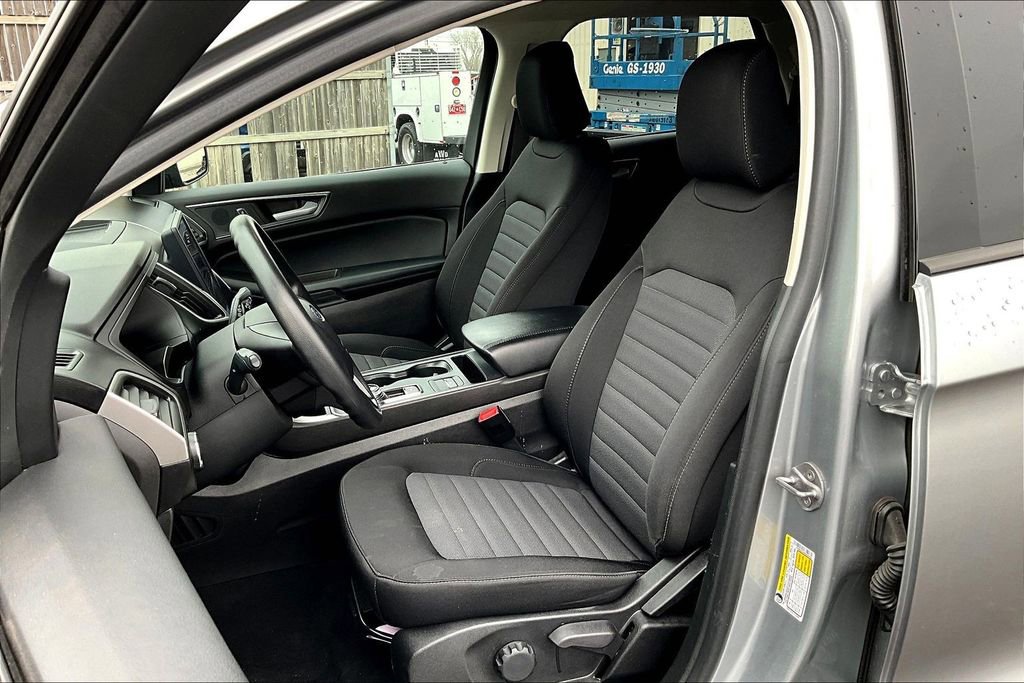 Used 2024 Ford Edge SE image 25
