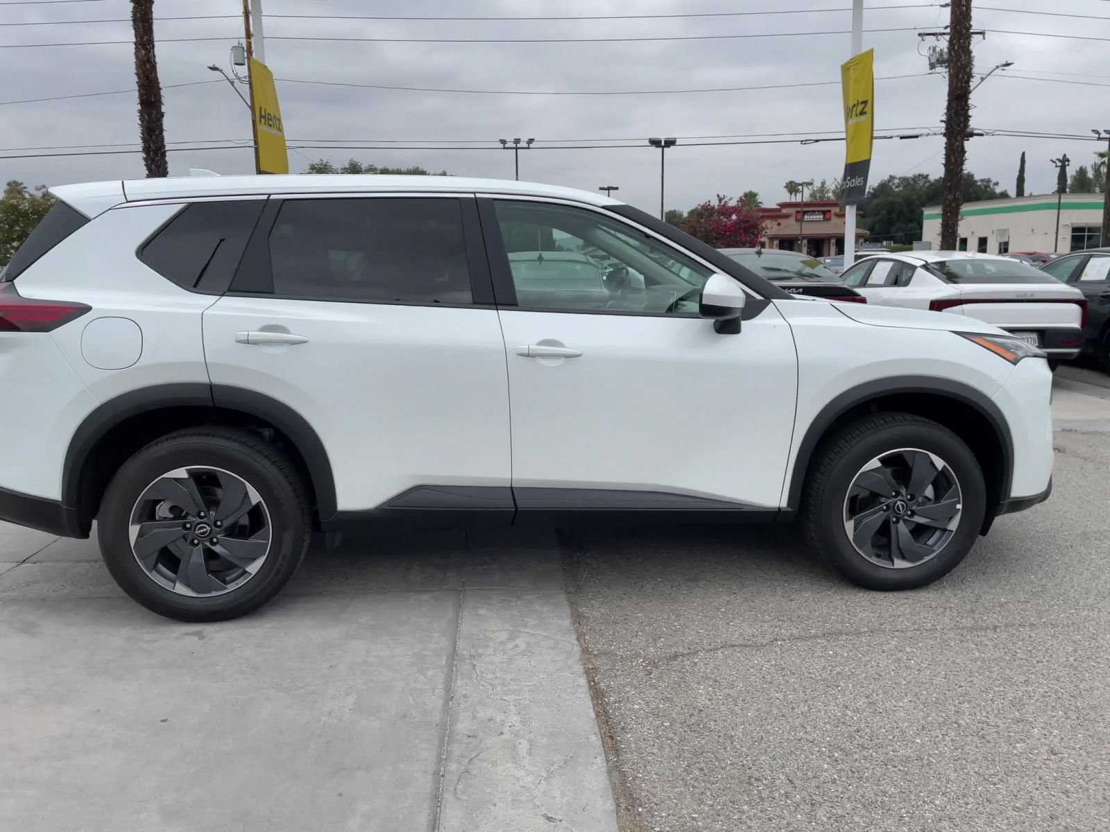 Used 2025 Nissan Rogue SV FWD image 16