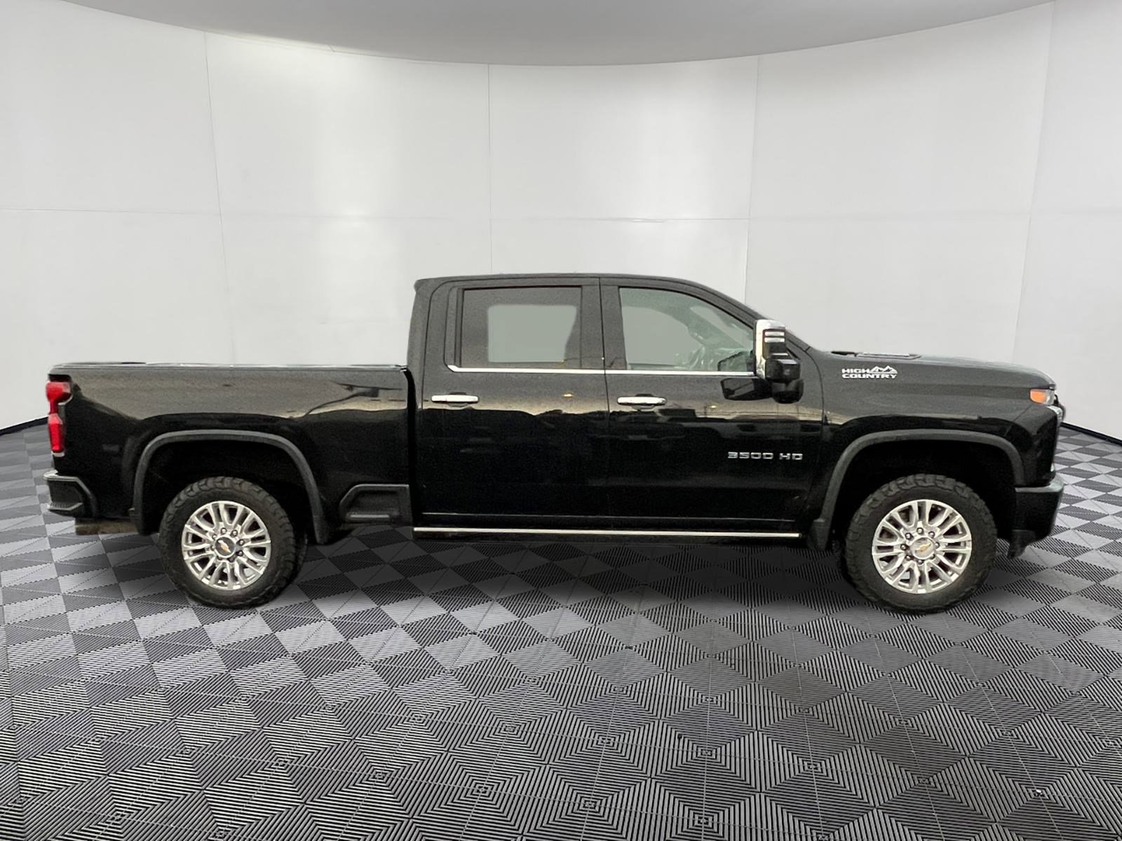 Used 2022 Chevrolet Silverado 3500 High Country w/ Safety Package II image 7