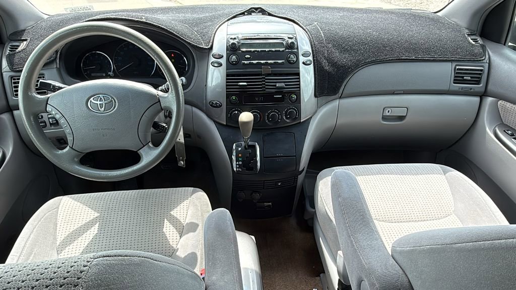 Used 2010 Toyota Sienna LE FWD image 16