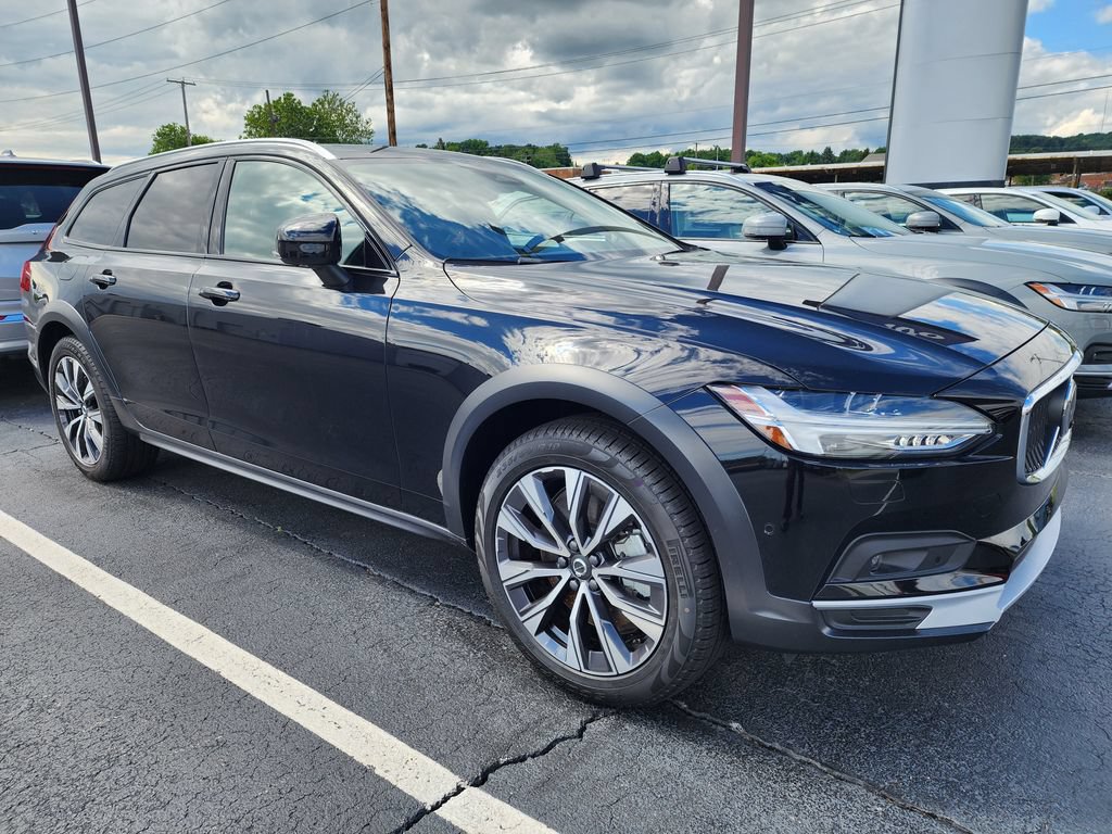 Certified 2024 Volvo V90 B6 Cross Country Plus AWD/4WD image 1