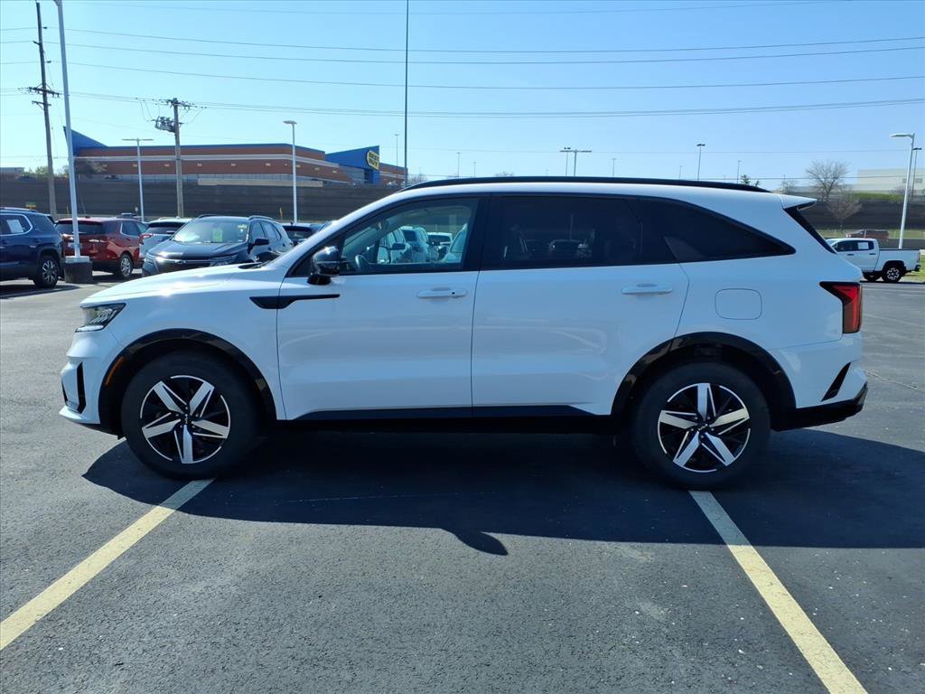 Used 2023 Kia Sorento S w/ Panoramic Sunroof Package image 4