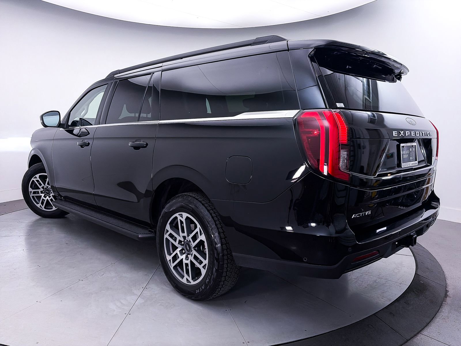 Used 2025 Ford Expedition Max Active AWD/4WD image 2