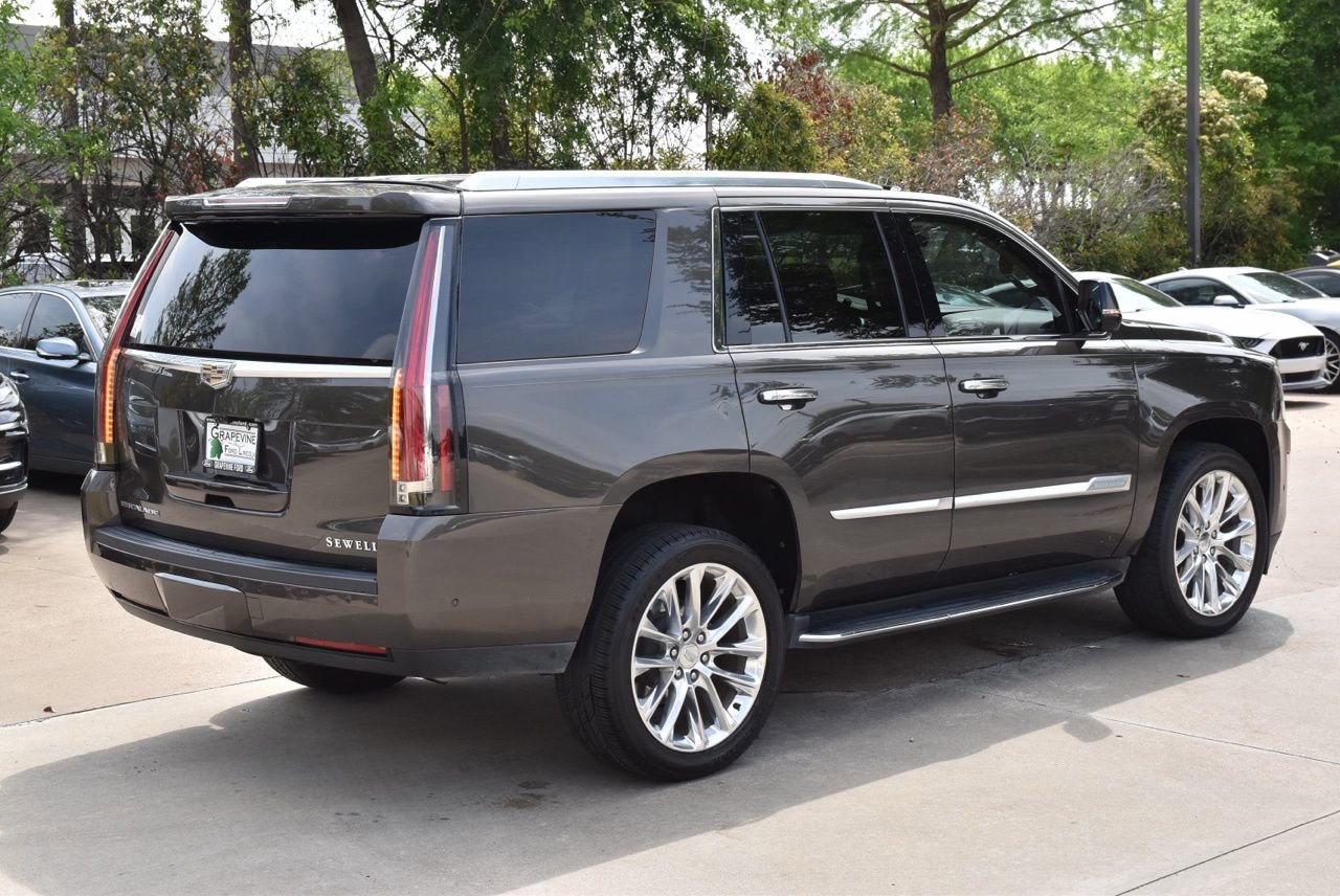 Used 2020 Cadillac Escalade Luxury image 7