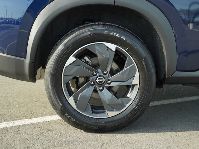 Used 2025 Nissan Rogue SV FWD image 40