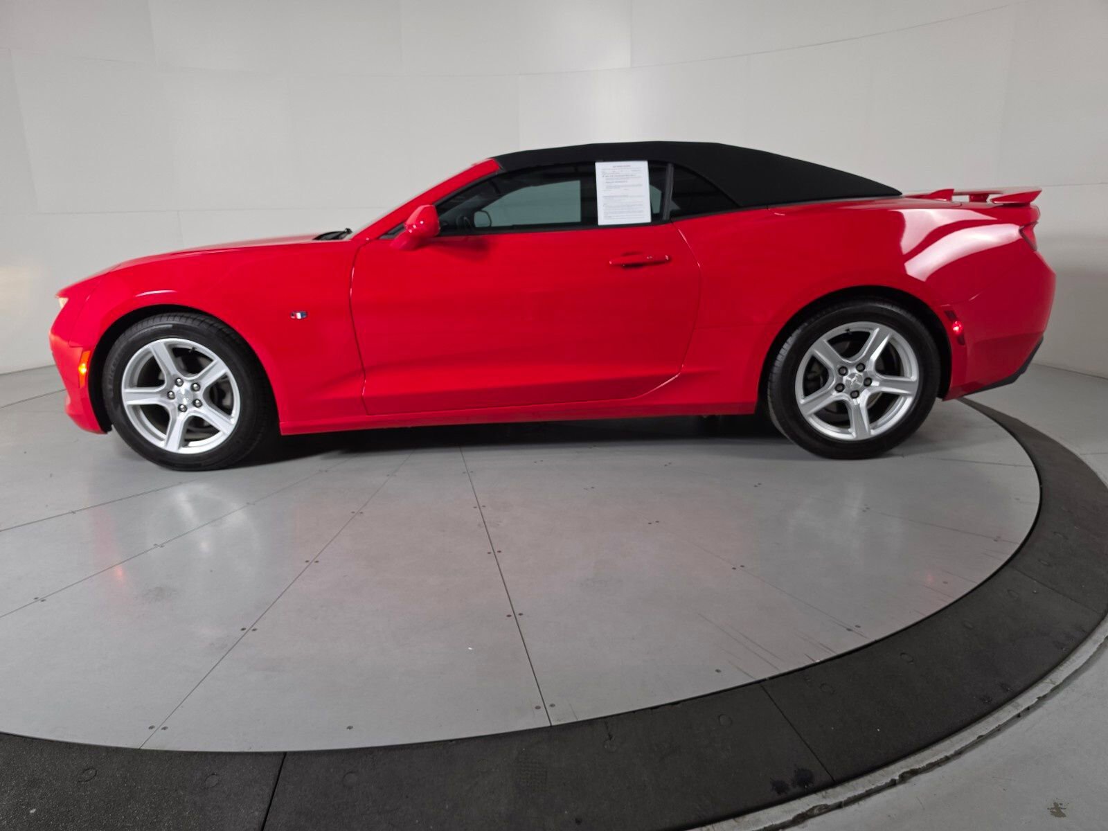 Used 2017 Chevrolet Camaro LT w/ Technology Package RWD image 2