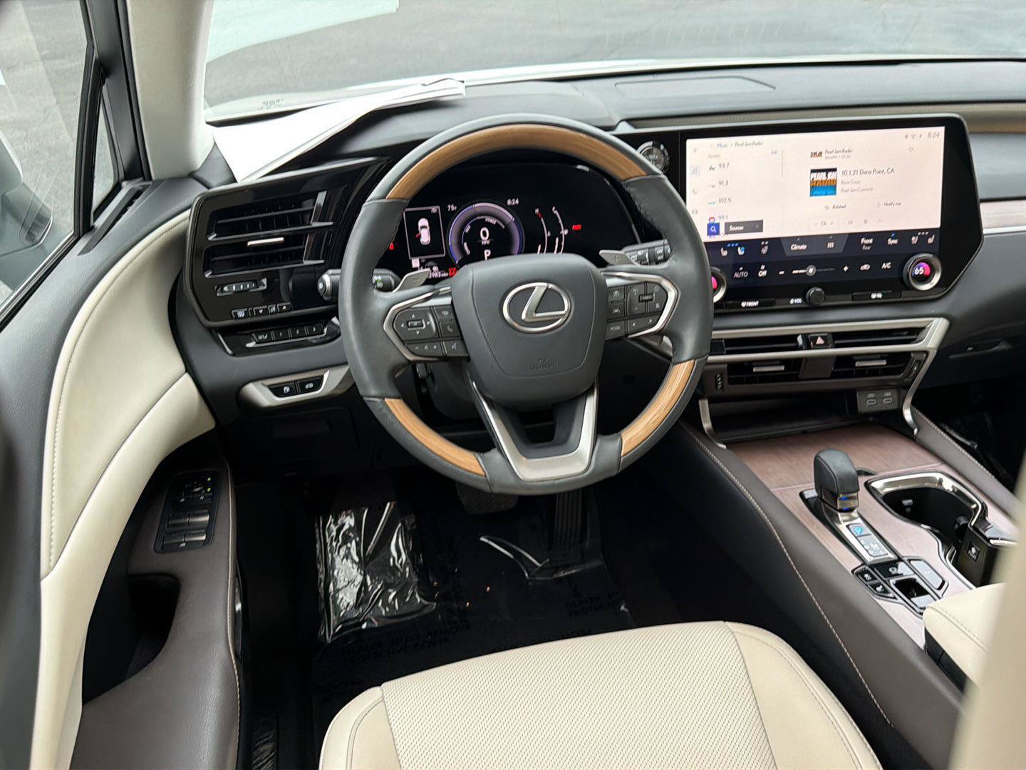 Certified 2024 Lexus RX 350h w/ Cold Area Package AWD/4WD image 18
