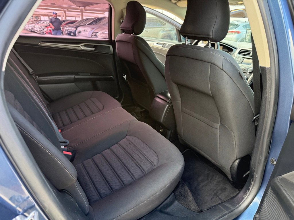 Used 2018 Ford Fusion SE FWD image 15