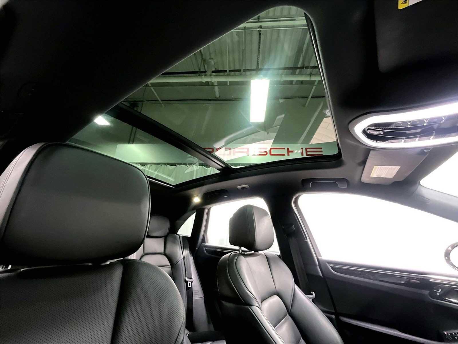 Used 2025 Porsche Macan image 27