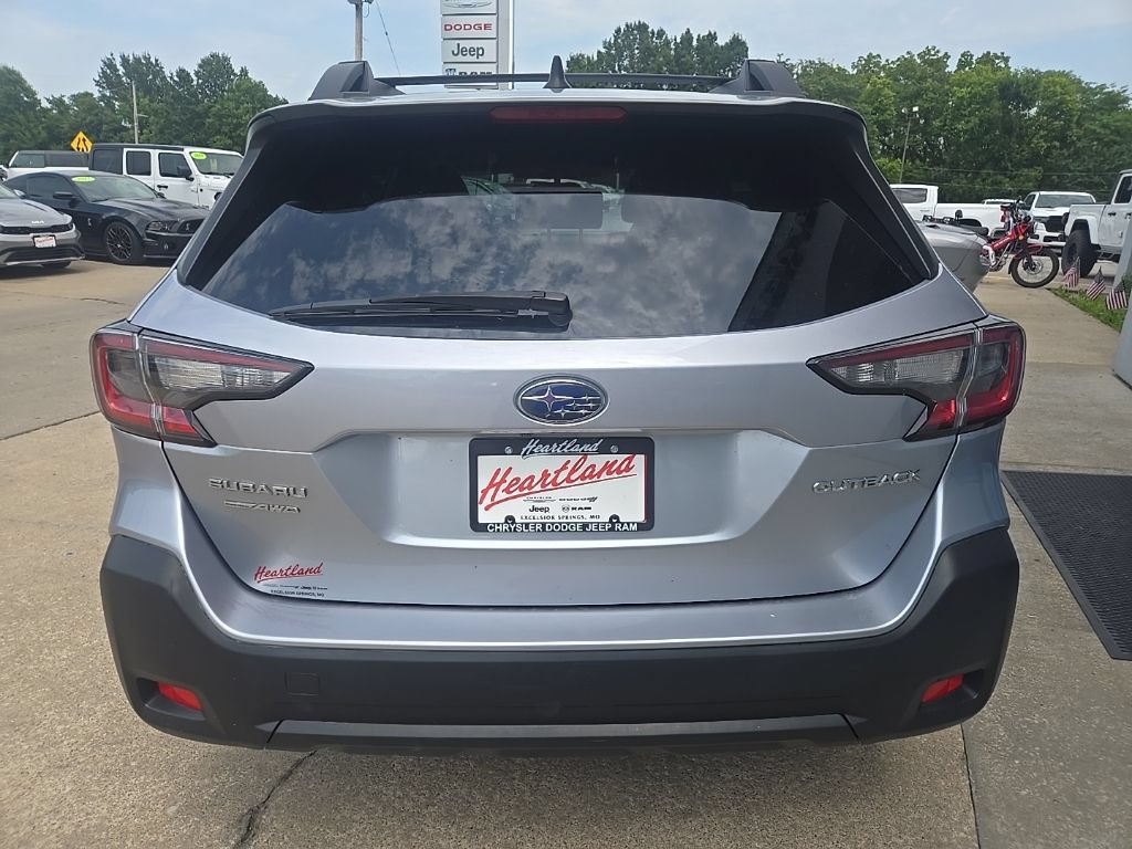 Used 2023 Subaru Outback Premium AWD/4WD image 11