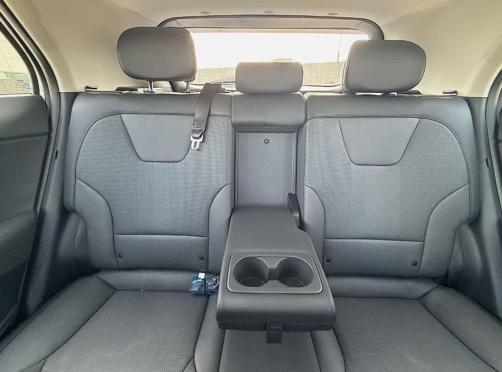 New 2025 Kia Niro SX Touring image 14
