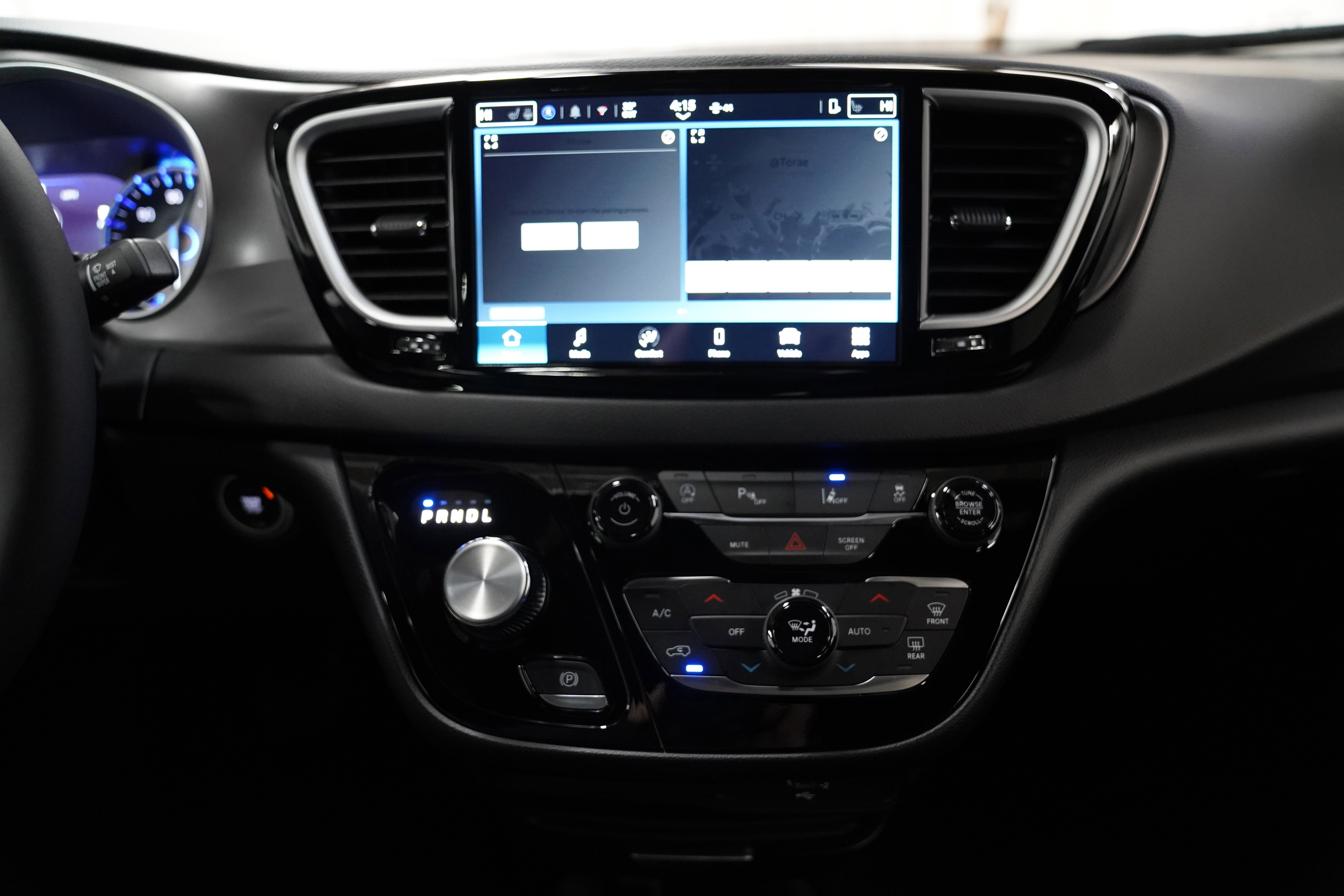 New 2026 Chrysler Voyager LX image 24