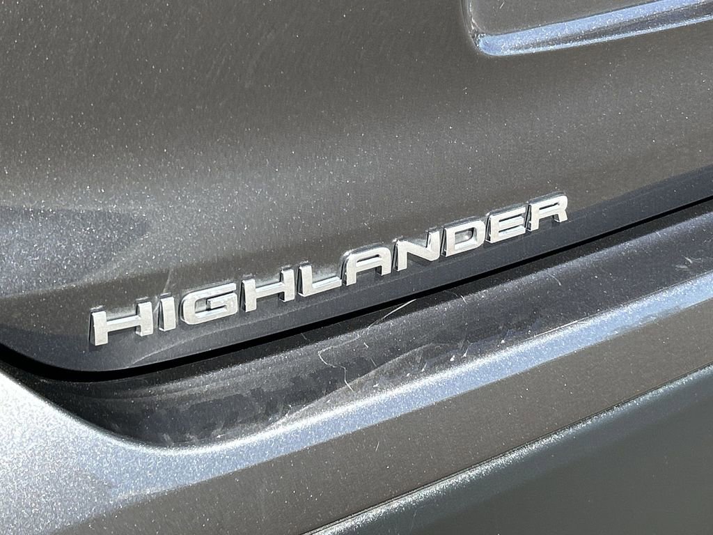 Used 2023 Toyota Highlander XLE image 33