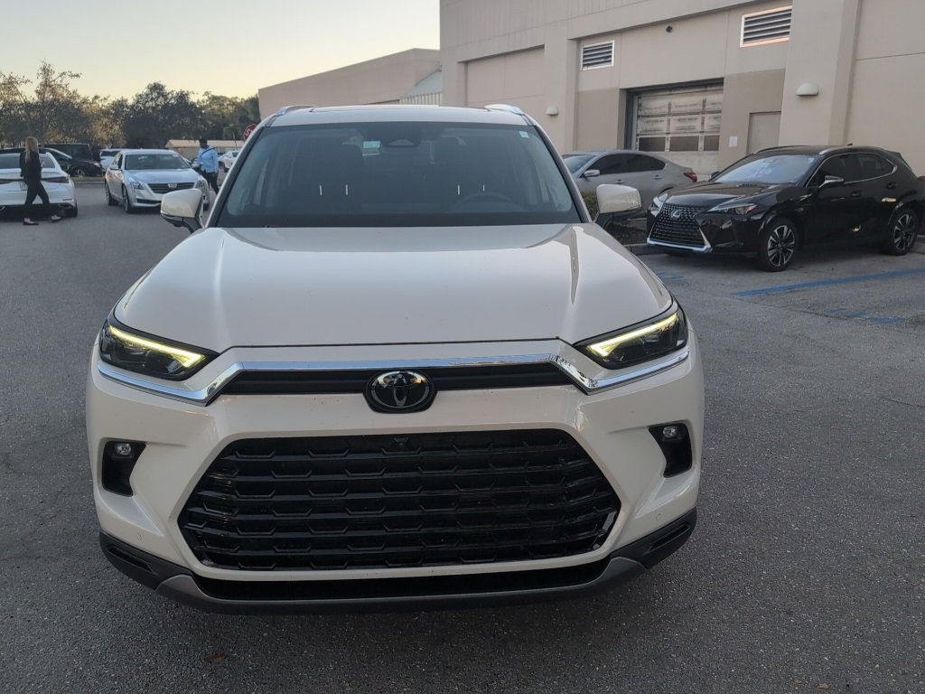 Used 2024 Toyota Grand Highlander Platinum image 3