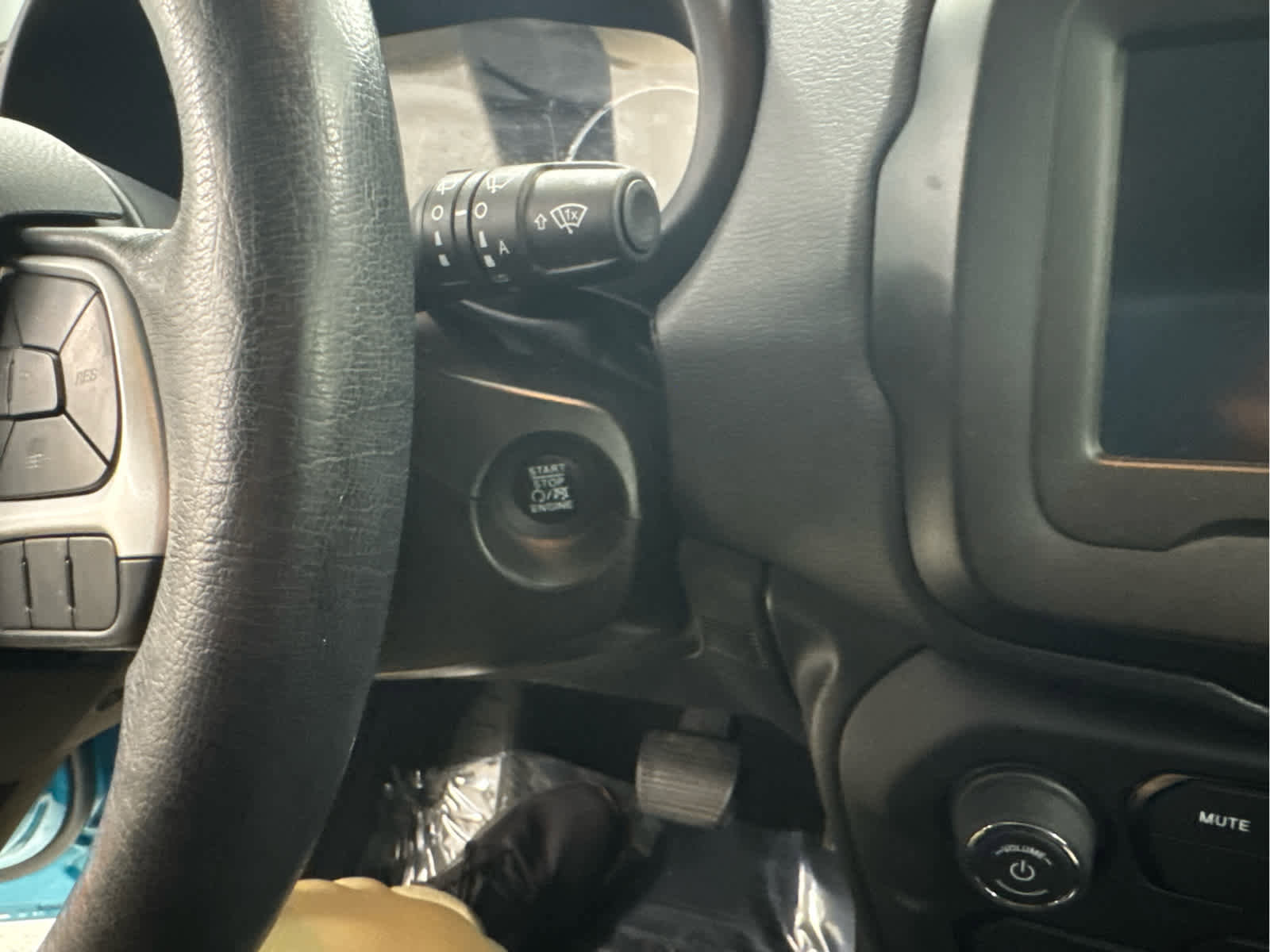 Used 2020 Jeep Renegade Latitude w/ Cold Weather Group image 13