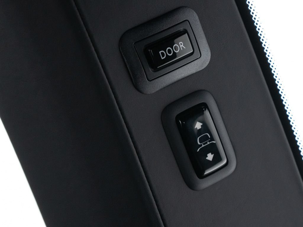 Used 2026 Rolls-Royce Cullinan AWD/4WD image 31