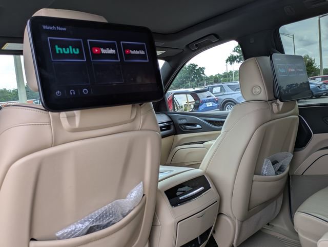 Used 2023 Cadillac Escalade Premium Luxury w/ Performance Package AWD/4WD image 15