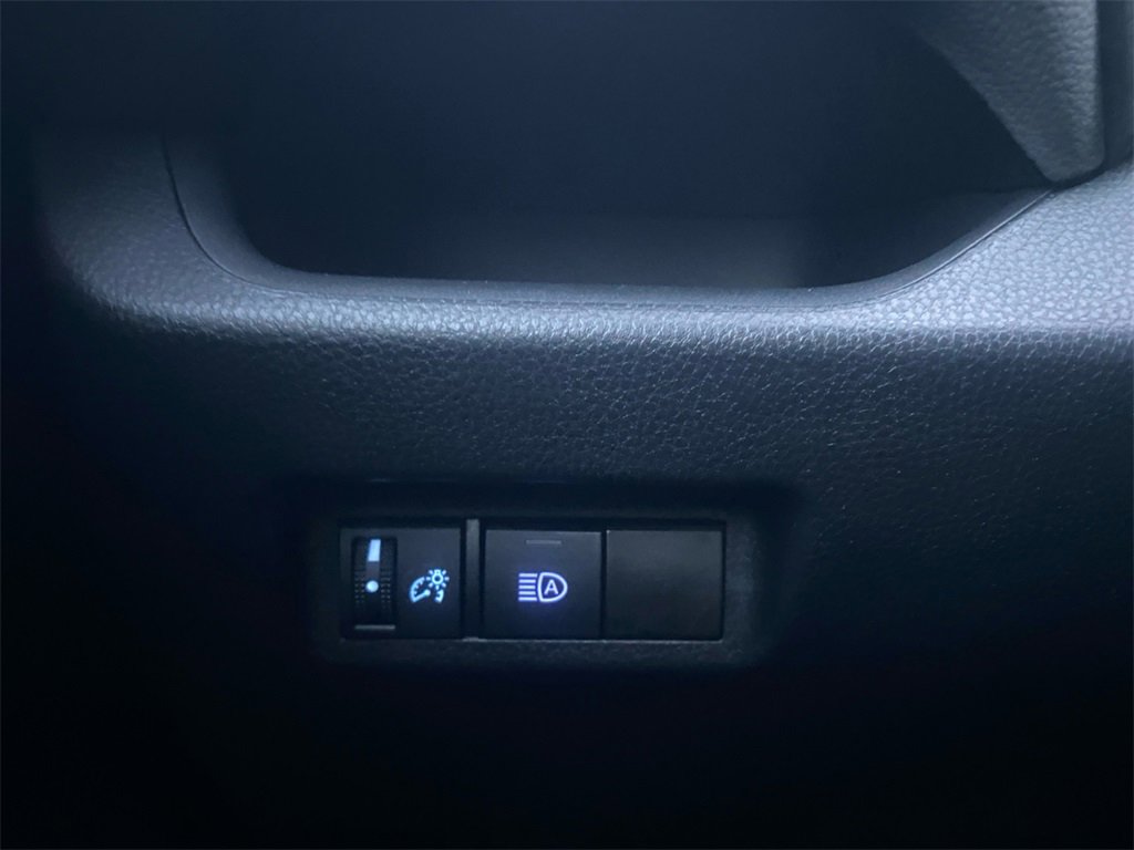 Used 2019 Toyota RAV4 LE image 18