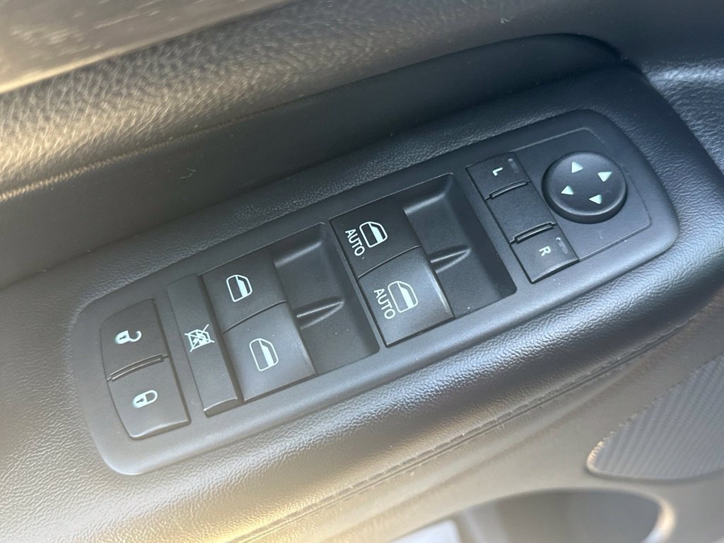 Used 2017 Jeep Grand Cherokee Altitude AWD/4WD image 14