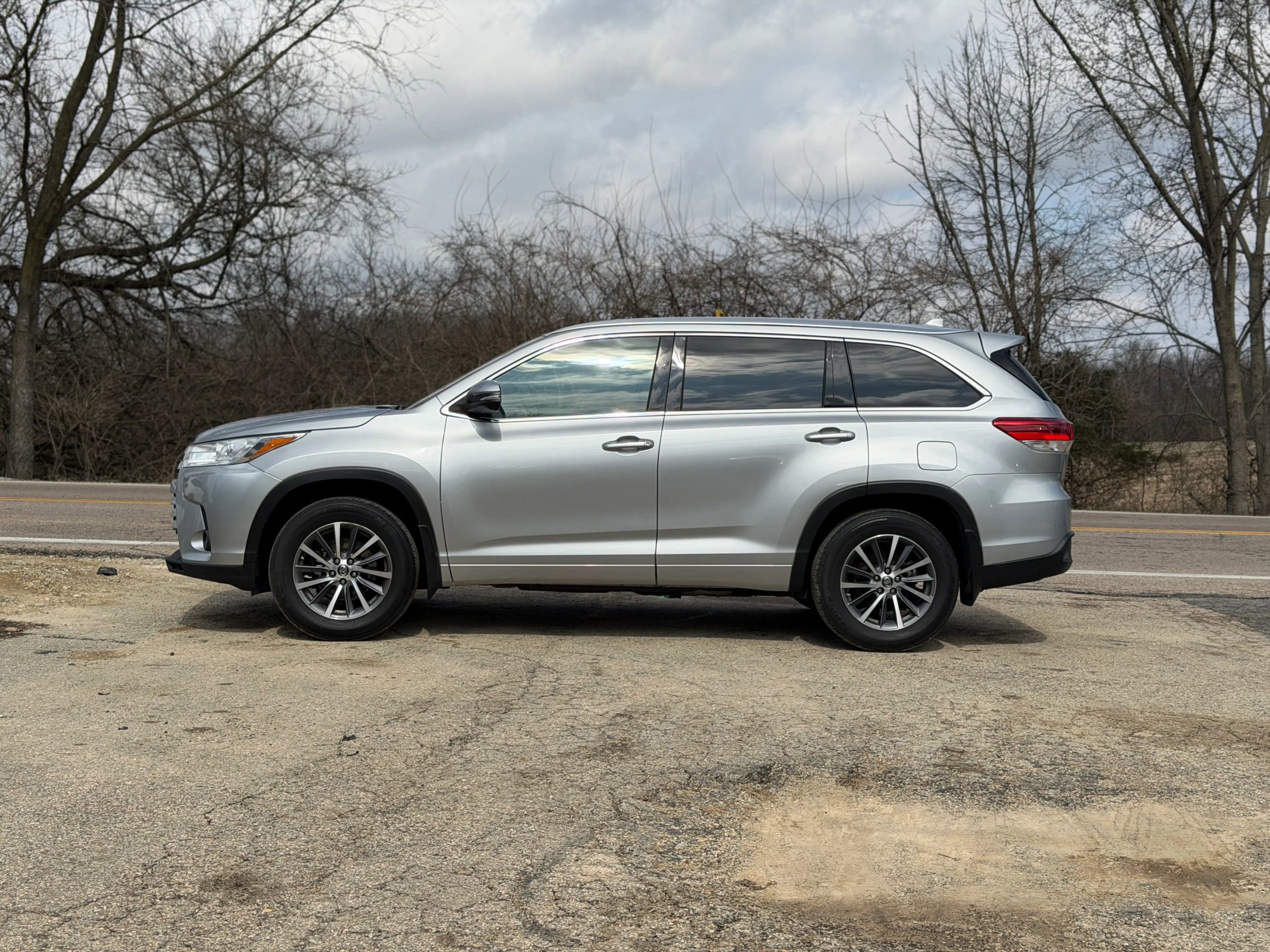 Used 2017 Toyota Highlander XLE image 5
