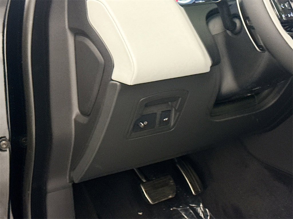 New 2026 Land Rover Range Rover Velar Dynamic SE image 10