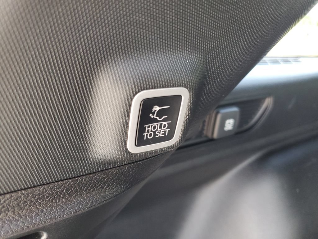 Used 2025 Jeep Grand Cherokee Laredo X w/ Luxury Tech Group I AWD/4WD image 31