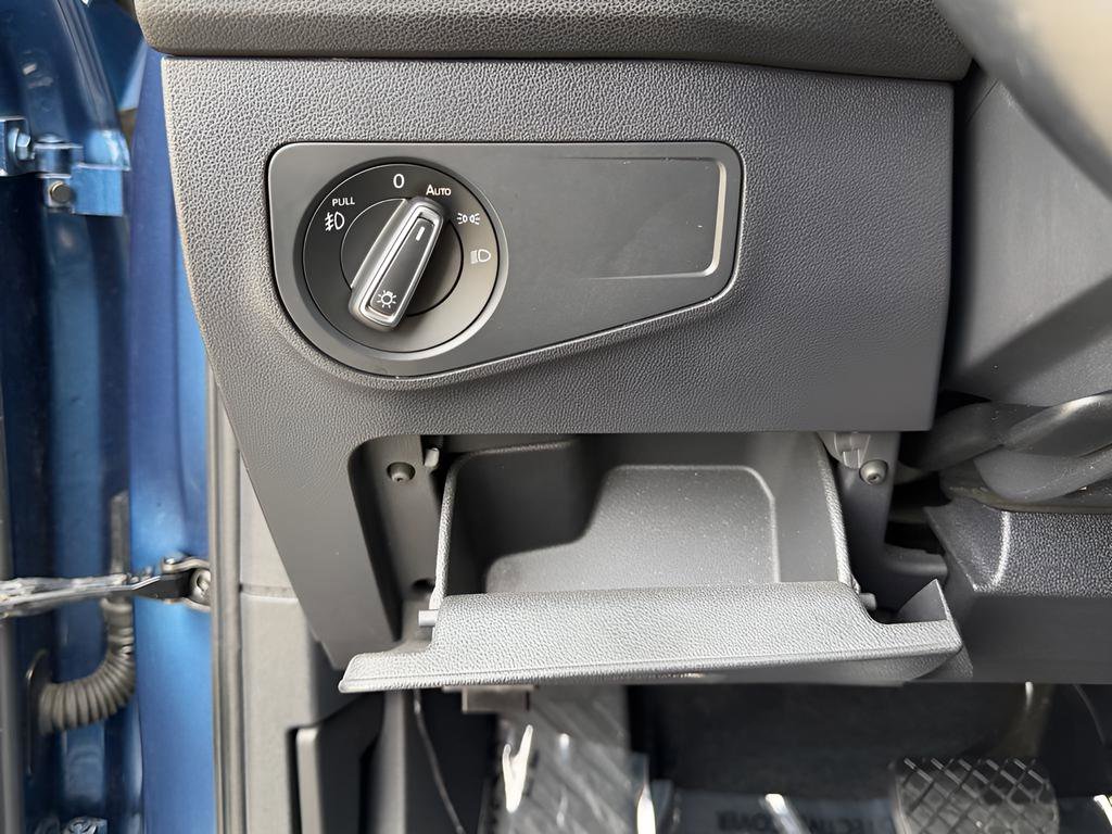 Used 2018 Volkswagen Tiguan SEL Premium image 32