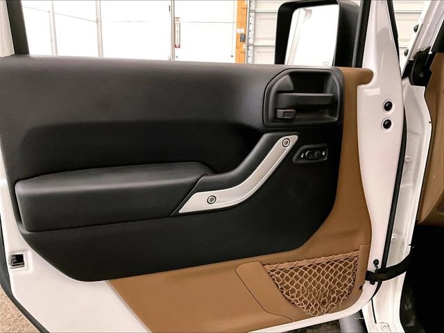 Used 2016 Jeep Wrangler Unlimited Rubicon w/ Connectivity Group AWD/4WD image 22