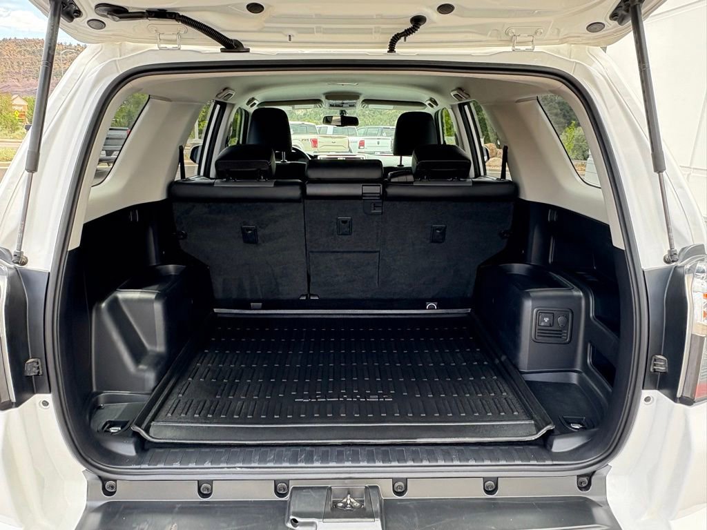 Used 2019 Toyota 4Runner SR5 Premium AWD/4WD image 9
