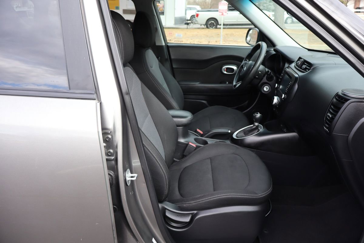 Used 2018 Kia Soul + FWD image 22