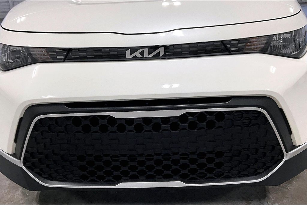 Used 2025 Kia Soul LX w/ LX Technology Package FWD image 34