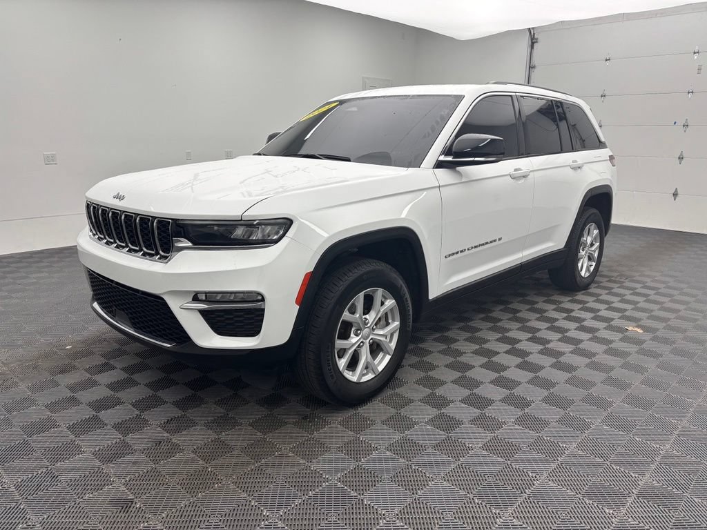 Used 2024 Jeep Grand Cherokee Limited AWD/4WD image 2