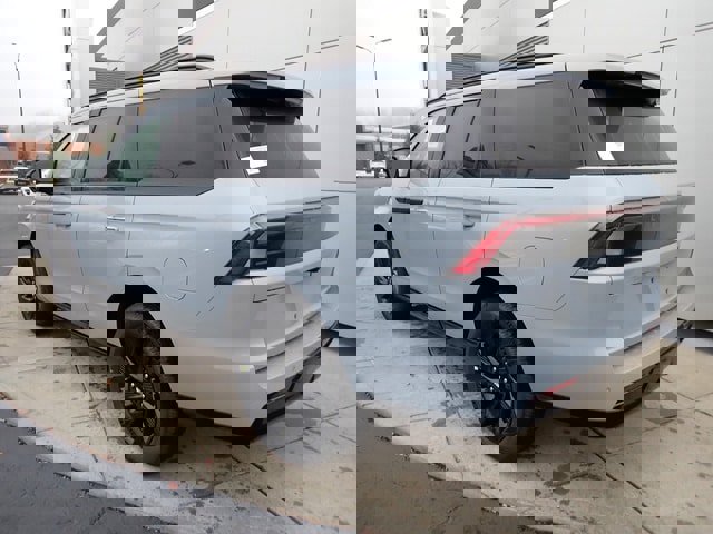 New 2025 Lincoln Navigator Reserve w/ Jet Appearance Package image 3