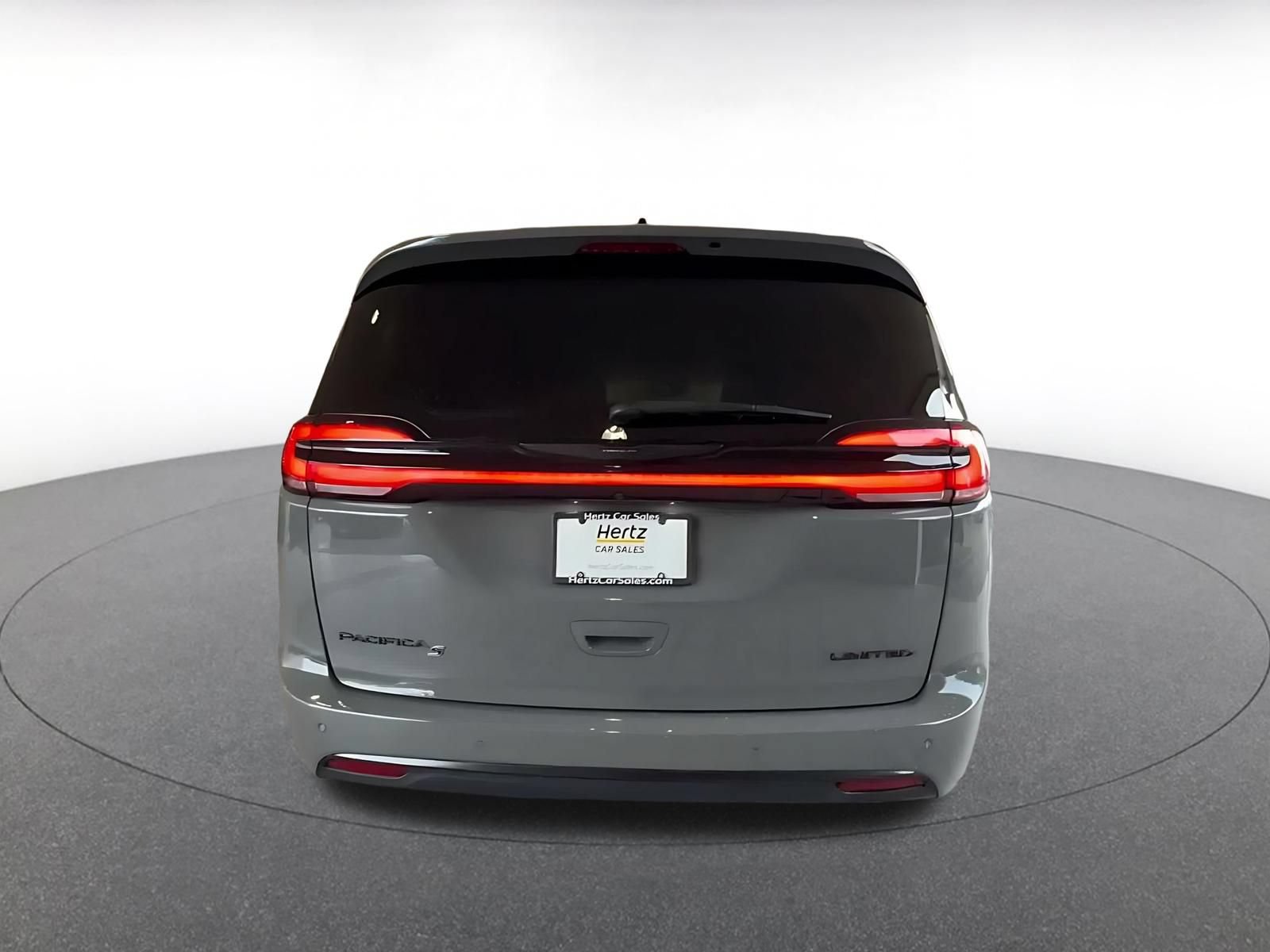Used 2025 Chrysler Pacifica Limited FWD image 18