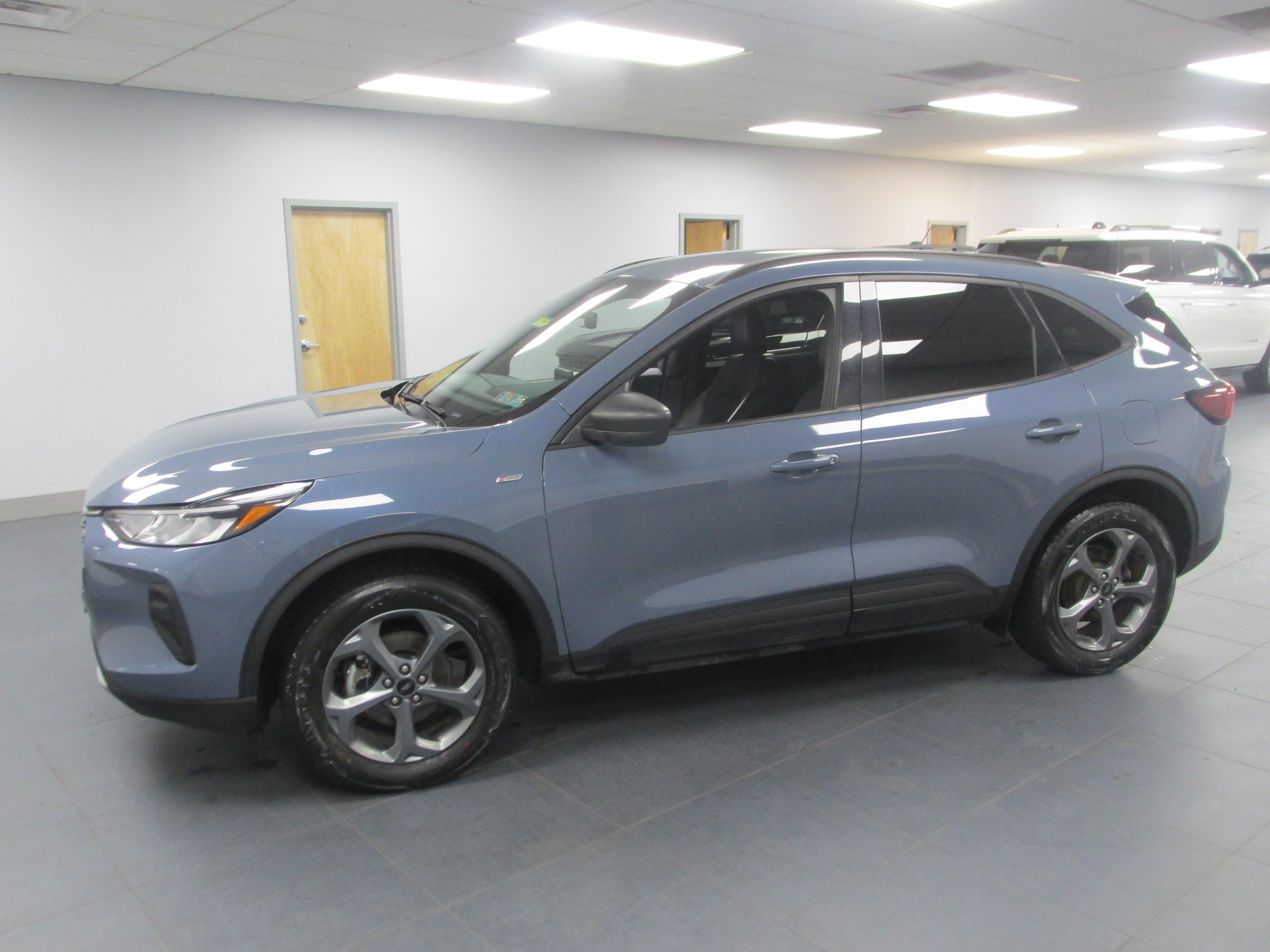 Used 2025 Ford Escape ST-Line AWD/4WD image 8