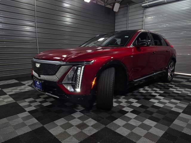 Used 2024 Cadillac Lyriq Luxury w/ LPO, Floor Liner Package image 43