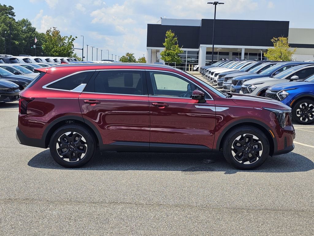 Used 2025 Kia Sorento S w/ Panoramic Sunroof Package image 7