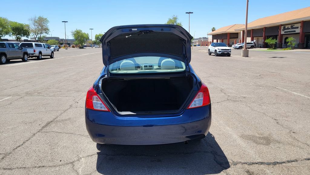 Used 2014 Nissan Versa SV w/ Convenience Package FWD image 11
