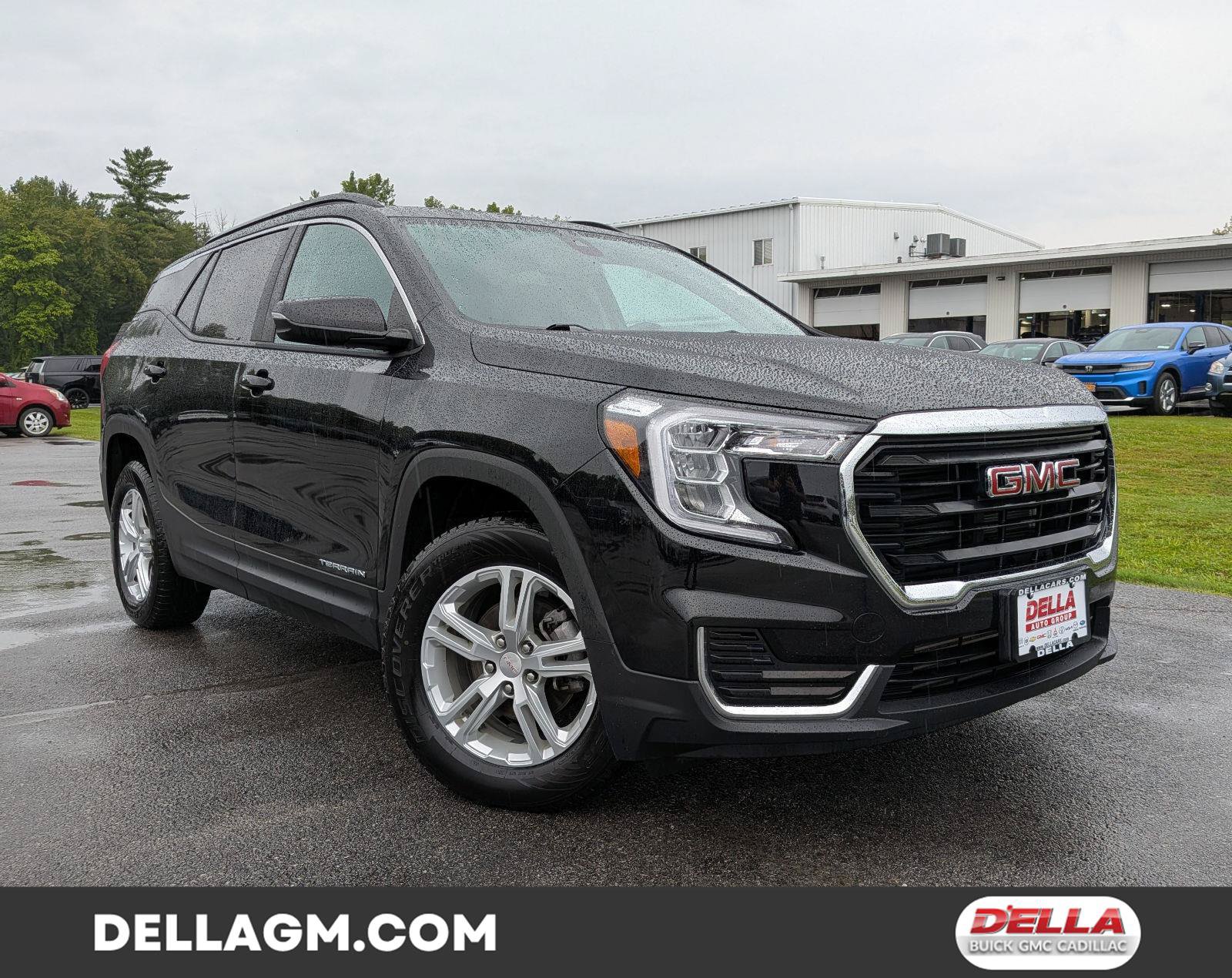 Used 2024 GMC Terrain SLE w/ Driver Convenience Package AWD/4WD image 1