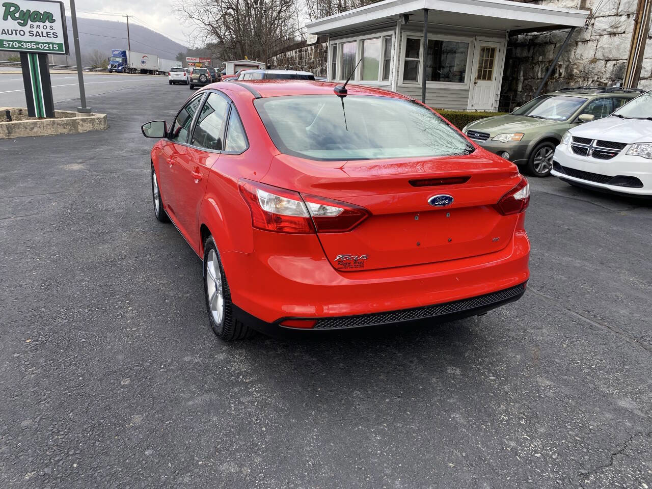 Used 2014 Ford Focus SE image 3