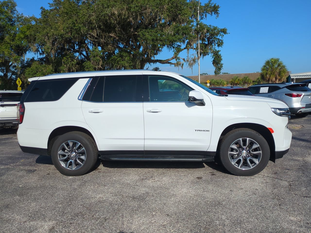 Used 2022 Chevrolet Tahoe LT w/ LT Signature Plus Package RWD image 3