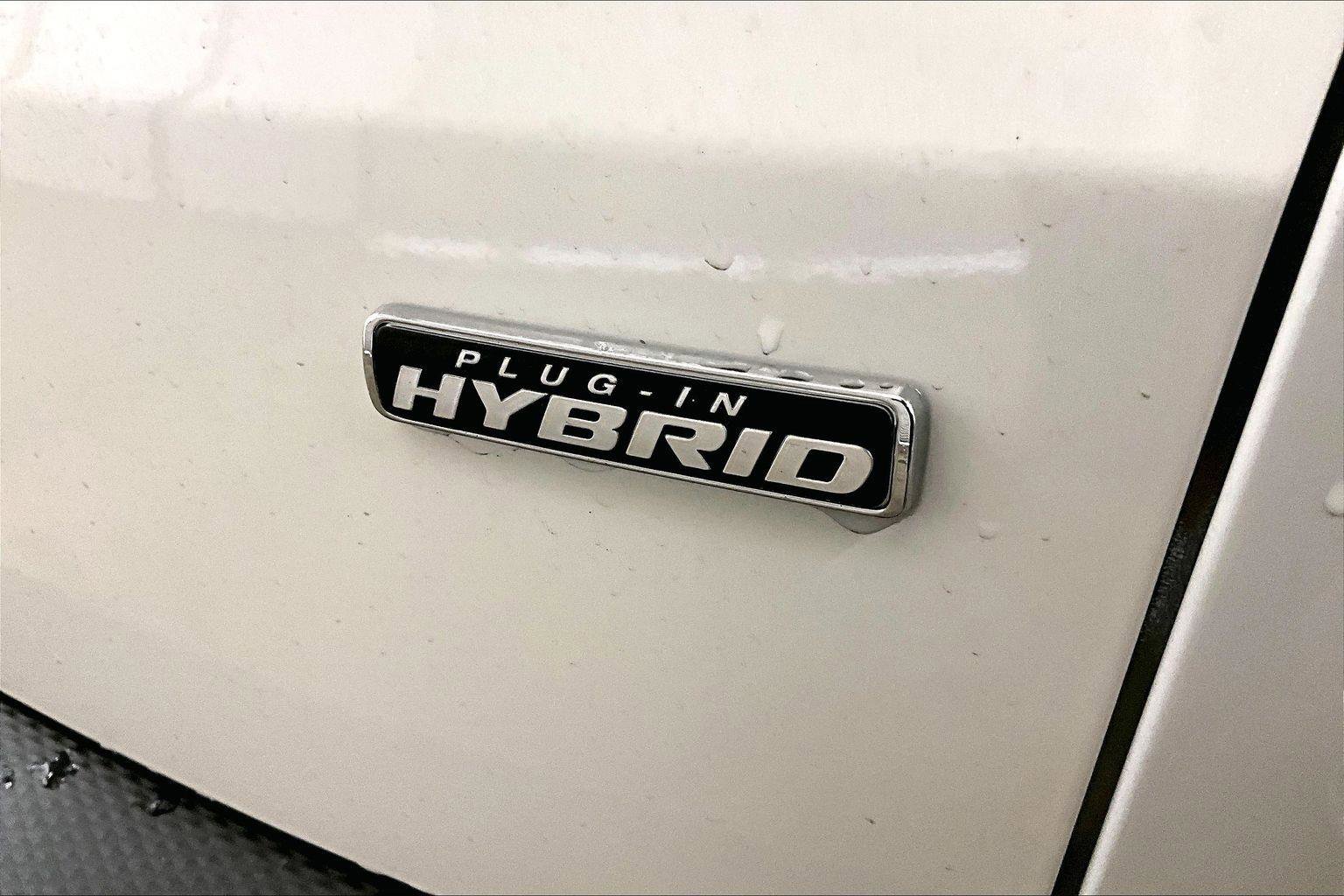 Used 2025 Ford Escape SE w/ PHEV Premium Package image 13