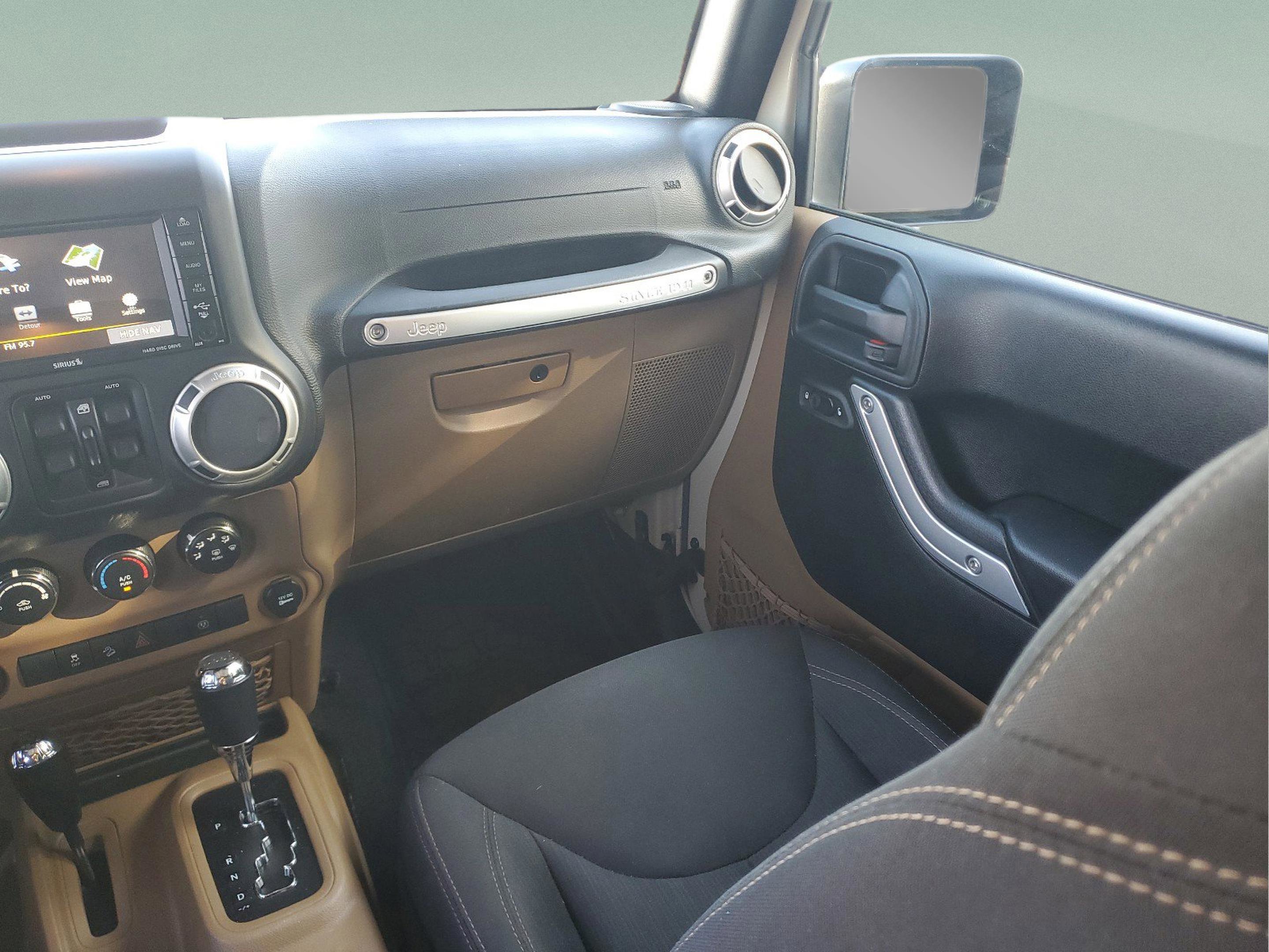 Used 2016 Jeep Wrangler Unlimited Sahara w/ Connectivity Group AWD/4WD image 12