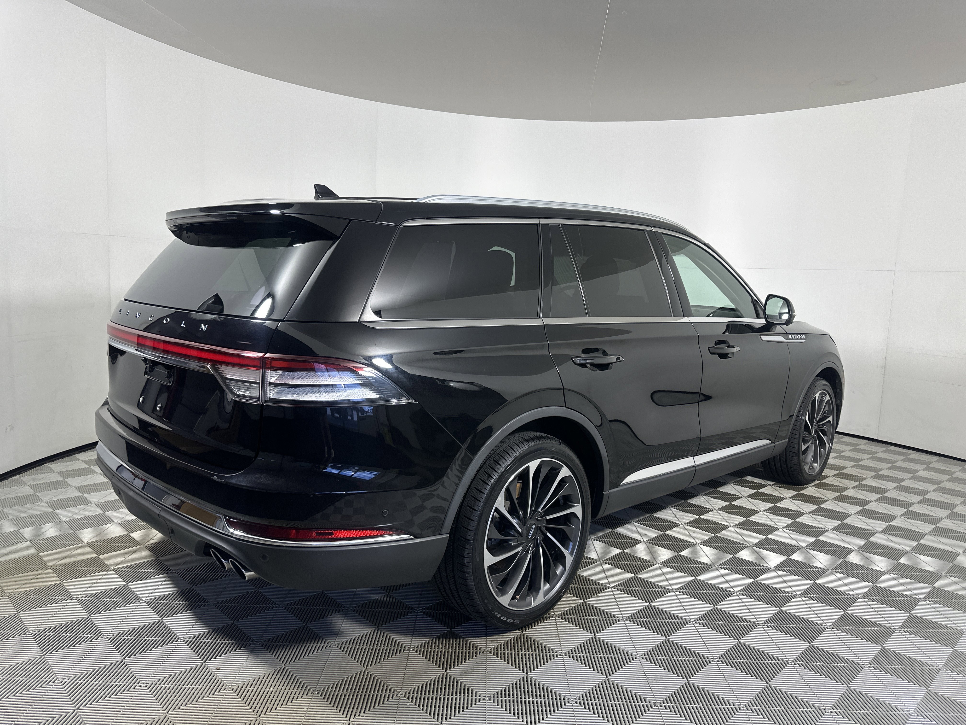 Used 2020 Lincoln Aviator Reserve w/ Equipment Group 202A image 7