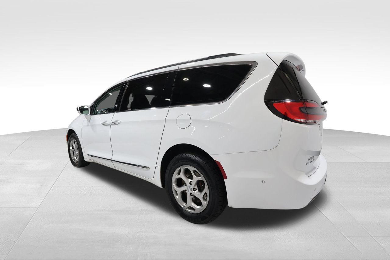 Used 2022 Chrysler Pacifica Limited image 2