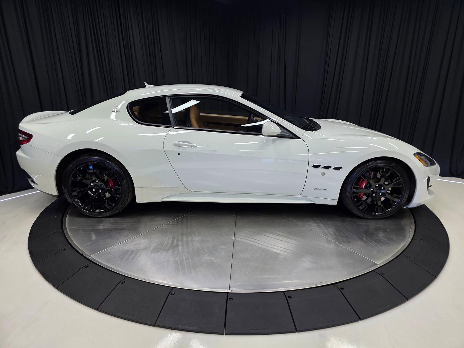 Used 2015 Maserati GranTurismo Sport RWD image 14